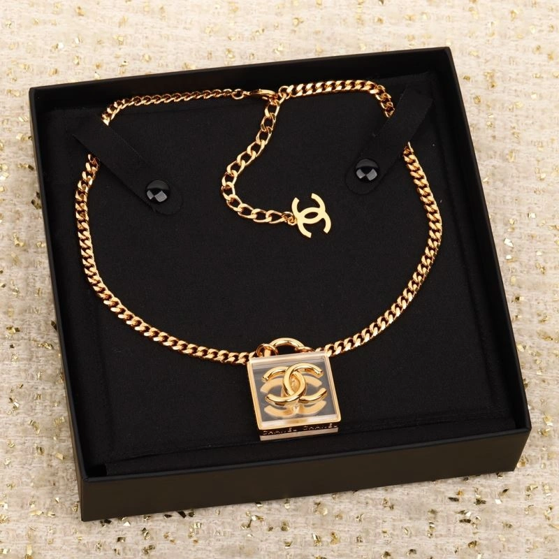 Fashionable Chxnxl Necklaces 293205