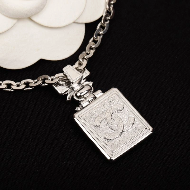 HighQuality Chxnxl Necklaces 293204