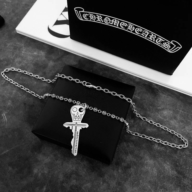 GoAnywhere Chrxmx Hxxrts Necklaces 301566