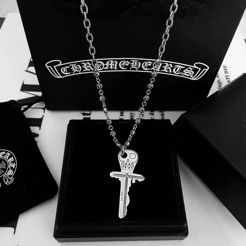 GoAnywhere Chrxmx Hxxrts Necklaces 301566
