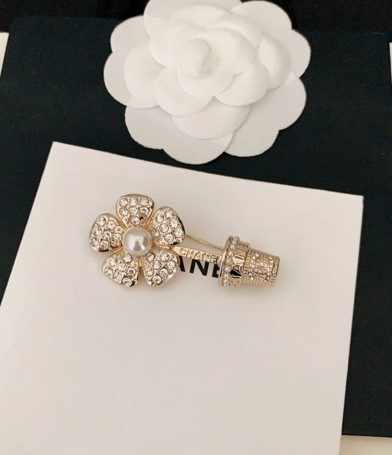 HighQuality Chxnxl Brooches 293500