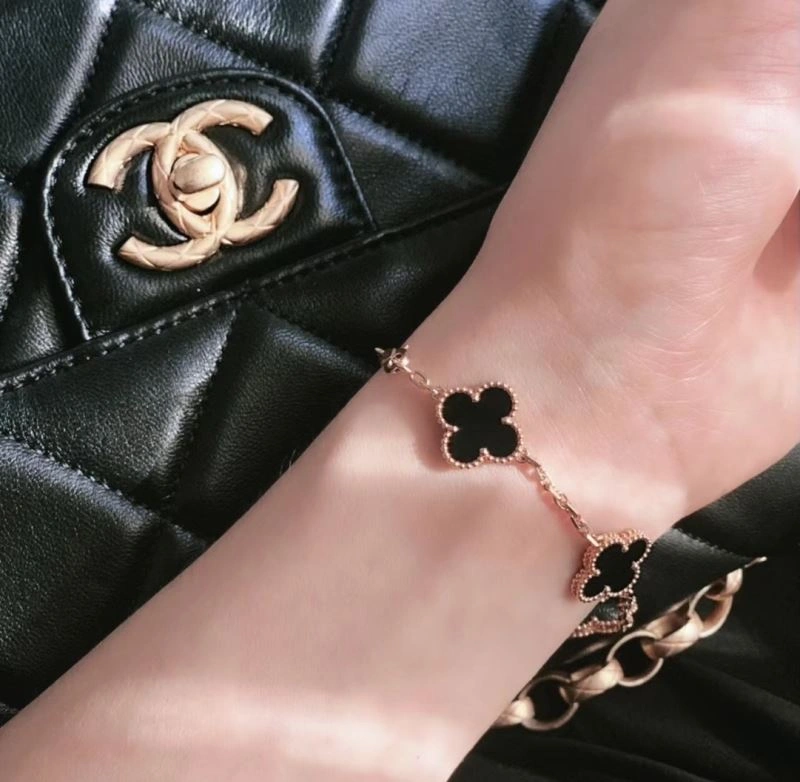 Elegant Vcx Bracelets 315918