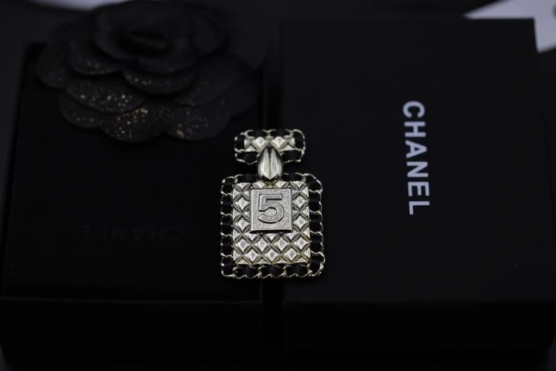 Sophisticated Chxnxl Brooches 293038