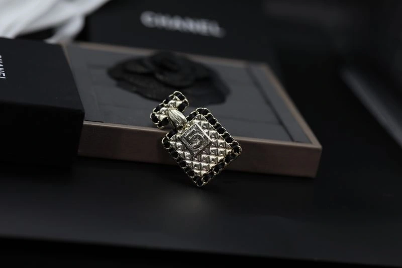 Sophisticated Chxnxl Brooches 293038