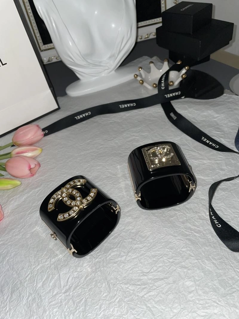 Stylish Chxnxl Bracelets 293138