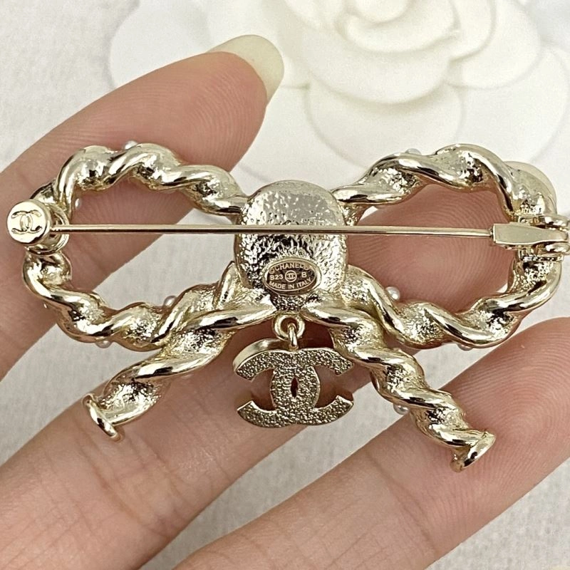 Elegant Chxnxl Brooches 293032