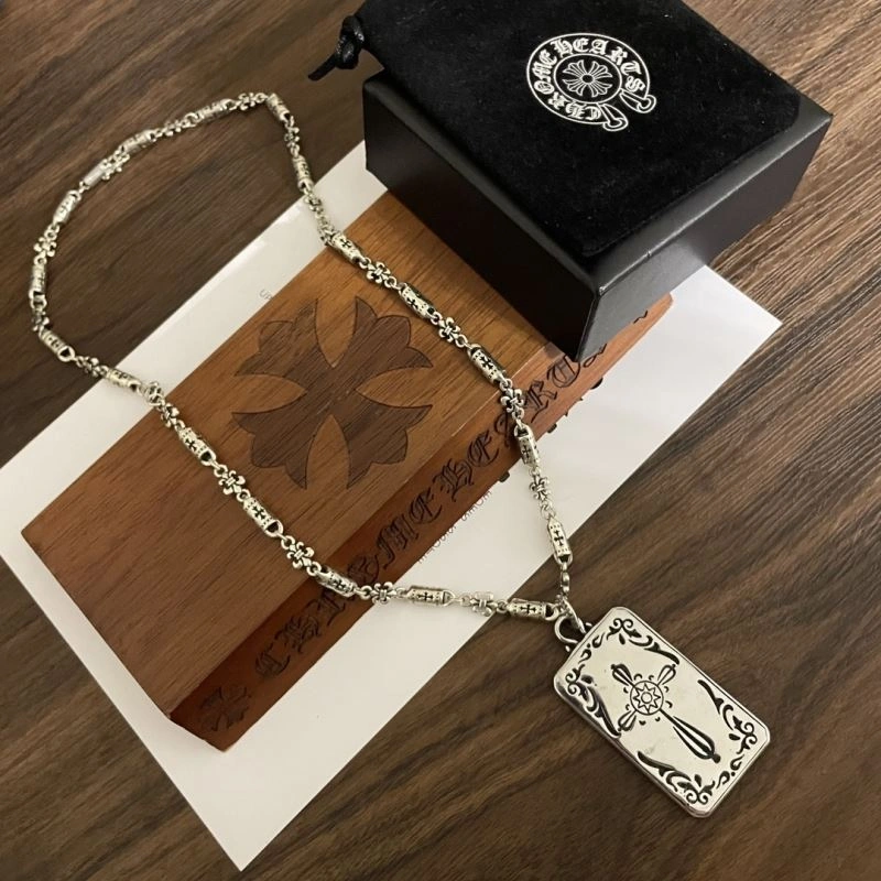EyeCatching Chrxmx Hxxrts Necklaces 301231