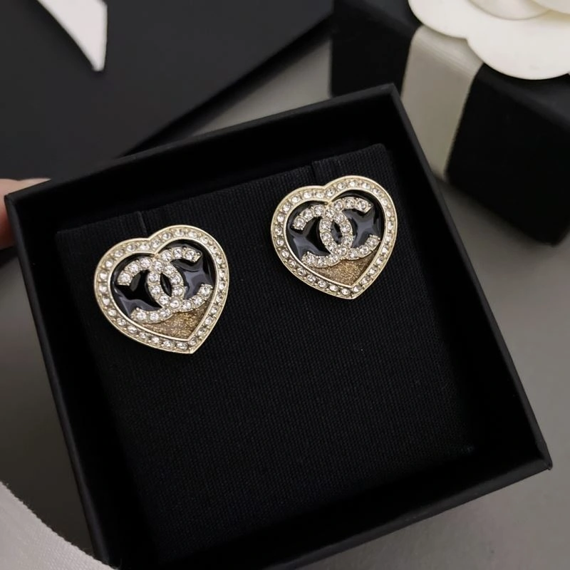 Versatile Chxnxl Brooches 293021