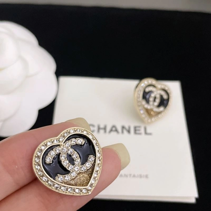 Versatile Chxnxl Brooches 293021