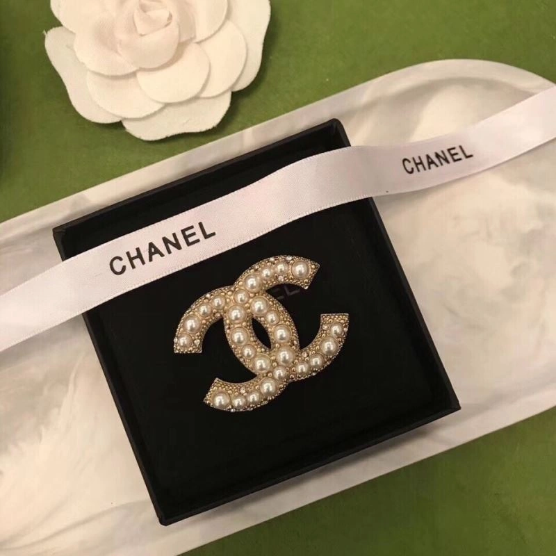 Stylish Chxnxl Brooches 293017