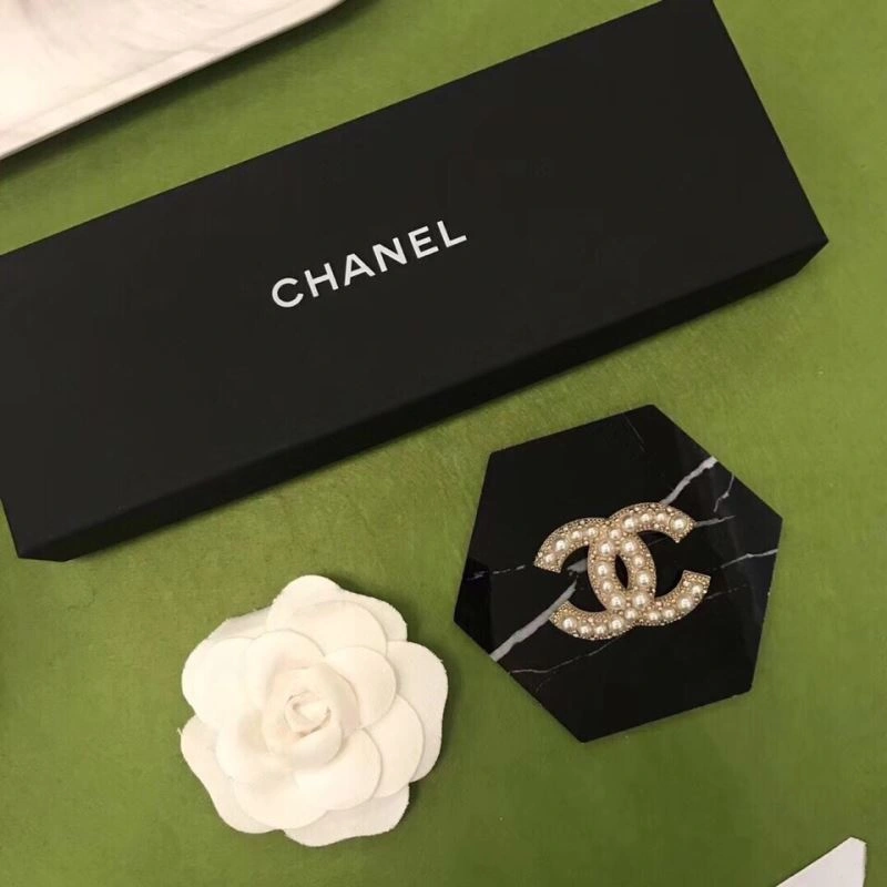 Stylish Chxnxl Brooches 293017