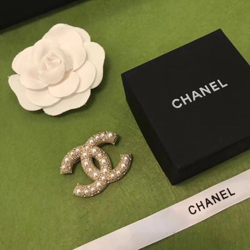 Stylish Chxnxl Brooches 293017