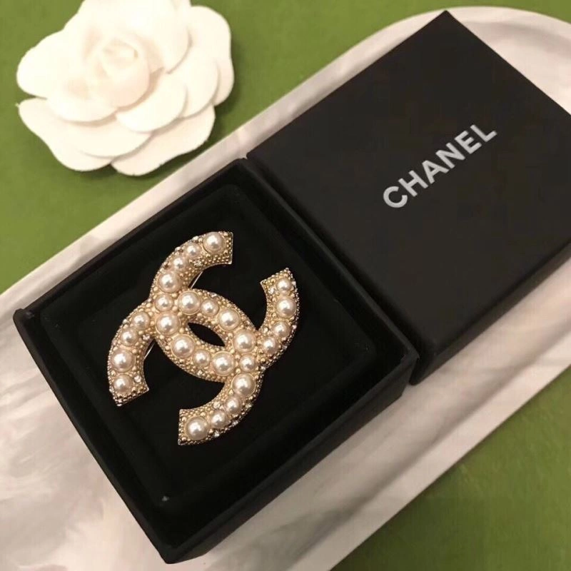 Stylish Chxnxl Brooches 293017