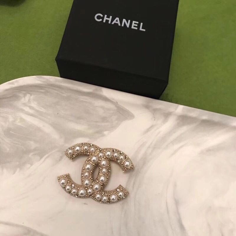 Stylish Chxnxl Brooches 293017