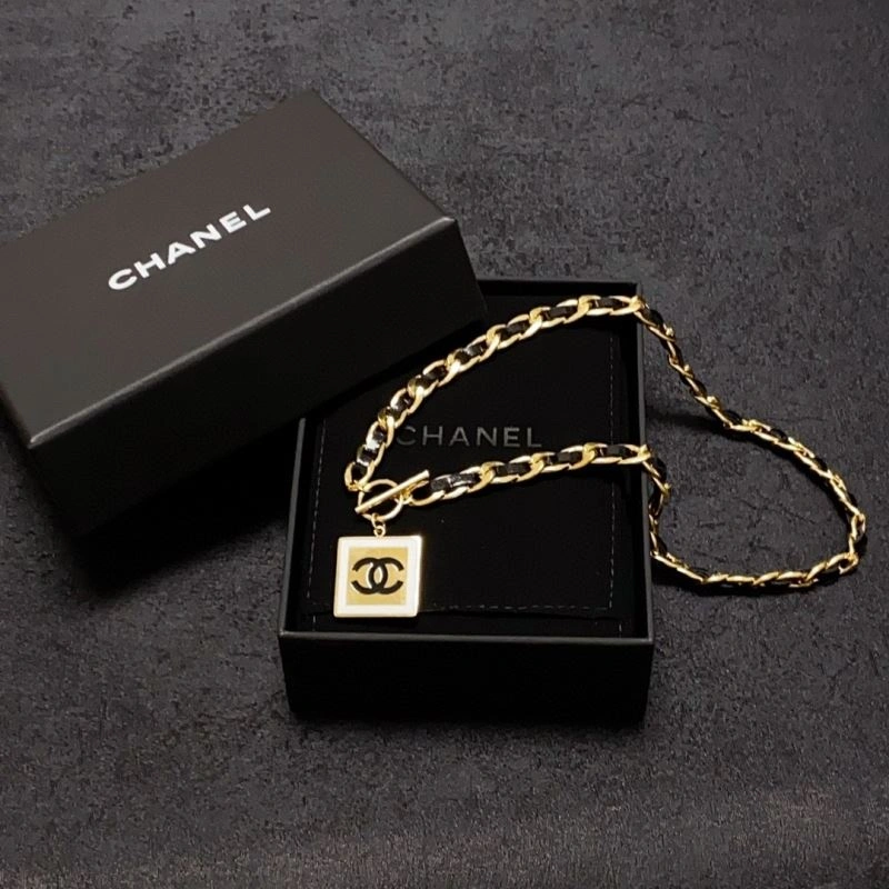 Trendy Chxnxl Brooches 293016