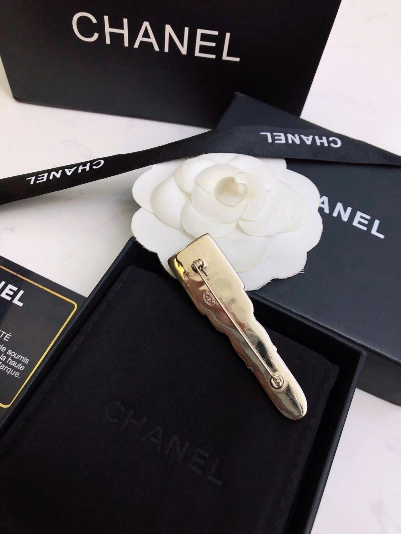 Minimalist Chxnxl Brooches 293015