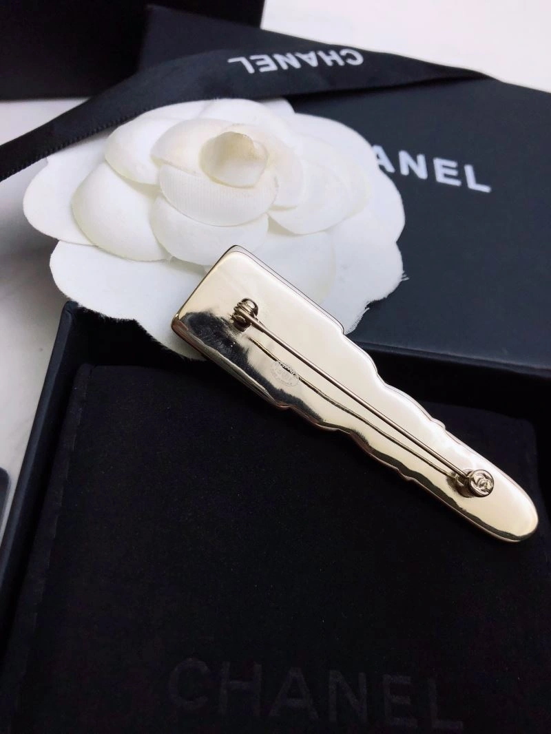 Minimalist Chxnxl Brooches 293015