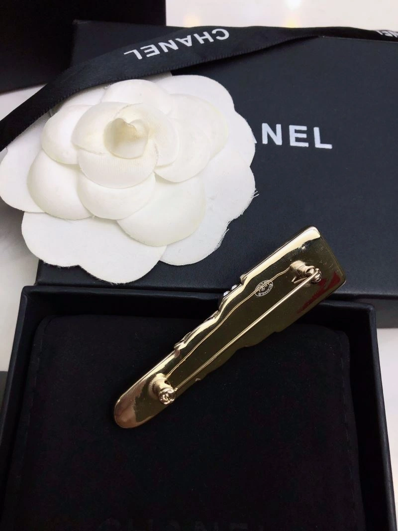 Minimalist Chxnxl Brooches 293015