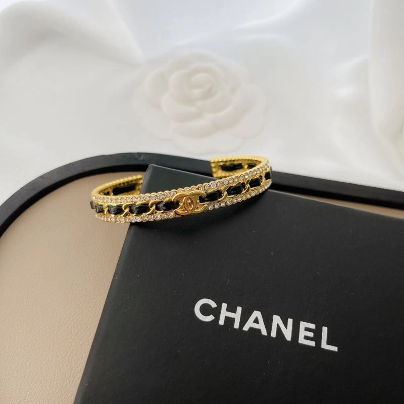 Vibrant Chxnxl Bracelets 293139