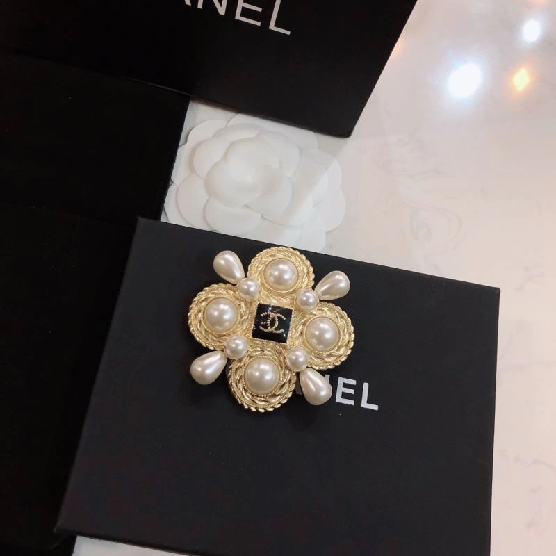Versatile Chxnxl Brooches 293014