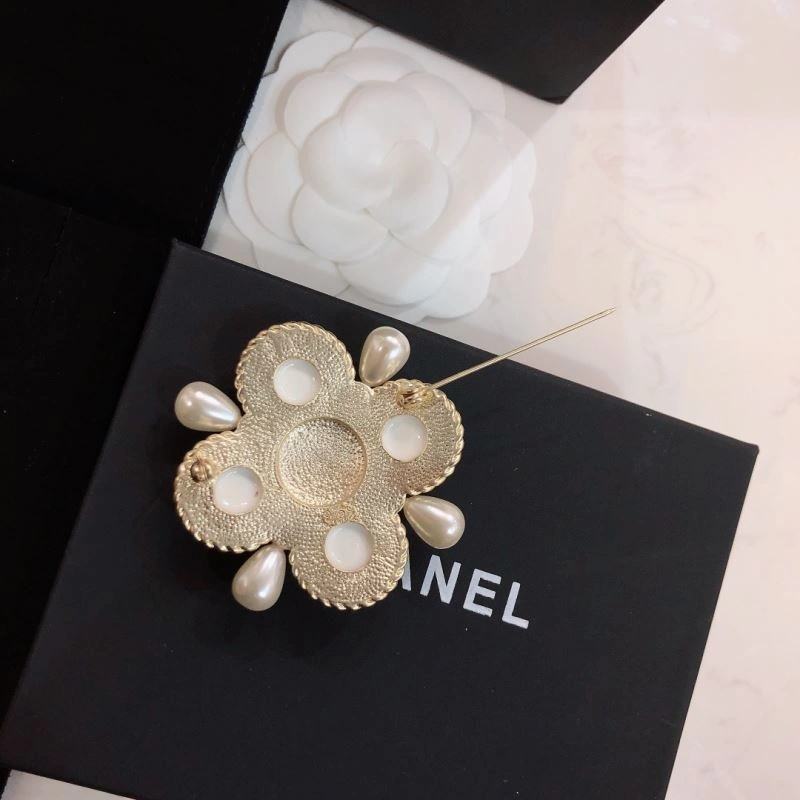 Versatile Chxnxl Brooches 293014
