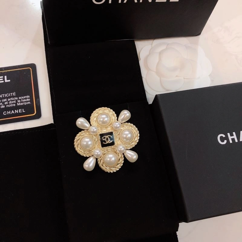 Versatile Chxnxl Brooches 293014