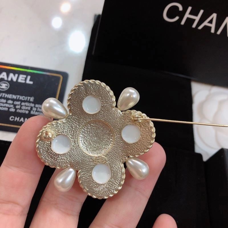 Versatile Chxnxl Brooches 293014