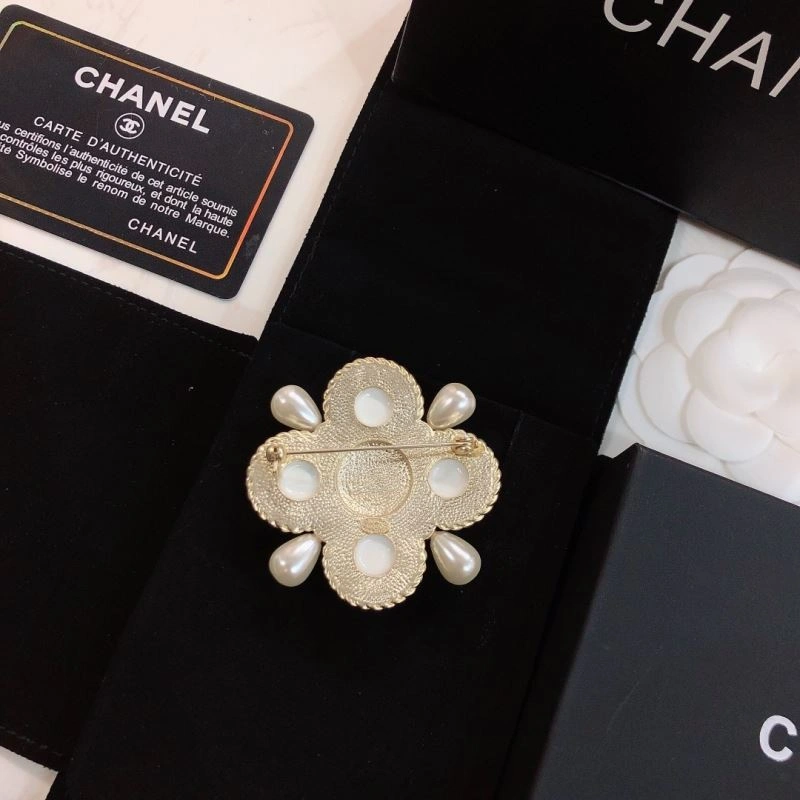 Versatile Chxnxl Brooches 293014