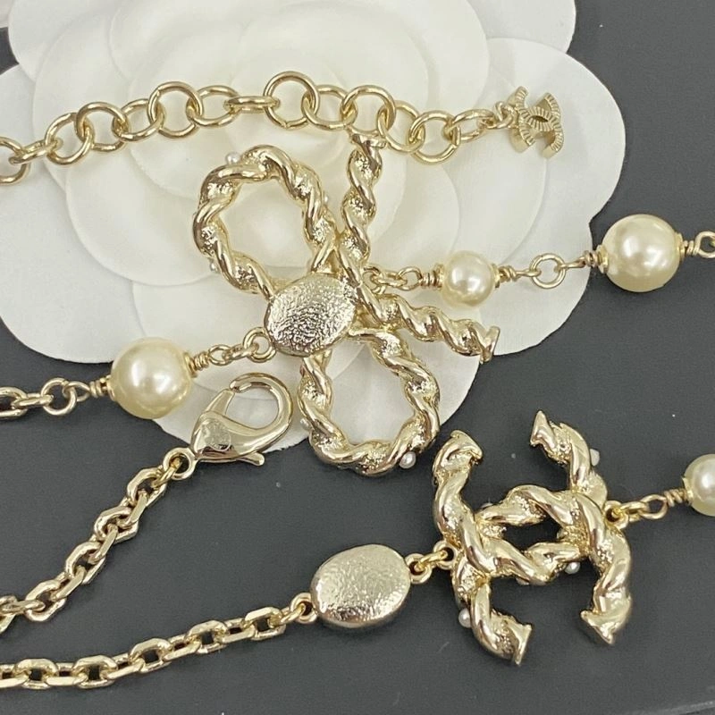 Resilient Chxnxl Brooches 293000