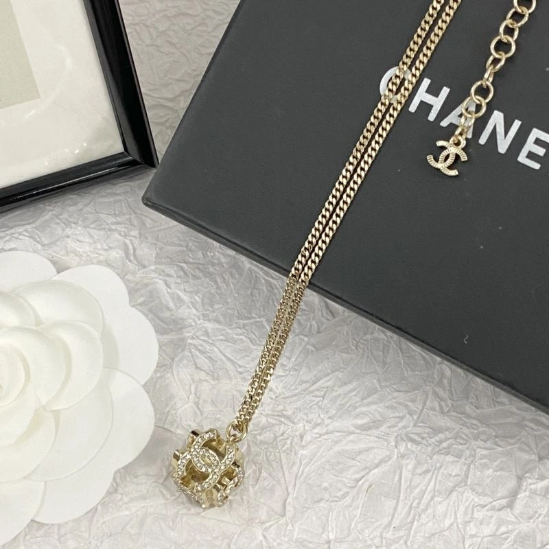 Cozy Chxnxl Brooches 292994
