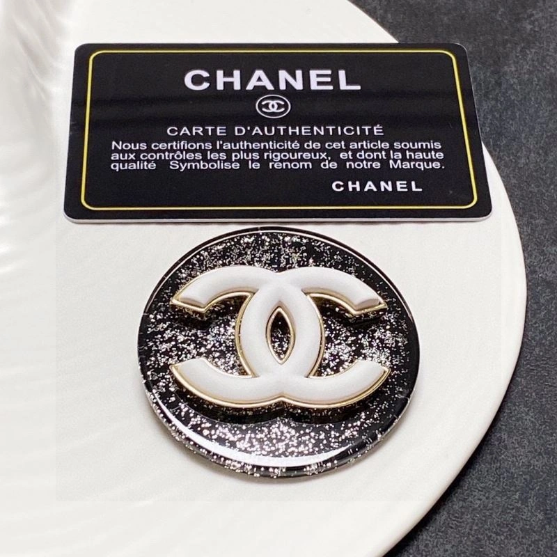 Cozy Chxnxl Brooches 292985