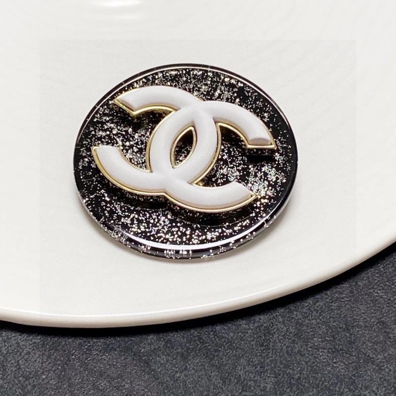 Cozy Chxnxl Brooches 292985