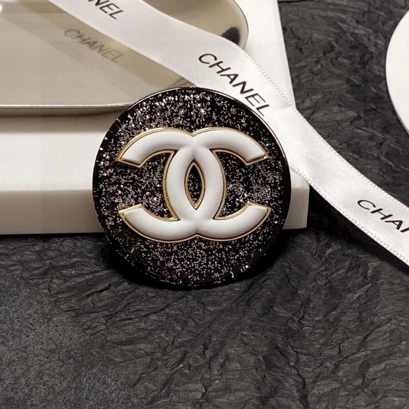 Cozy Chxnxl Brooches 292985