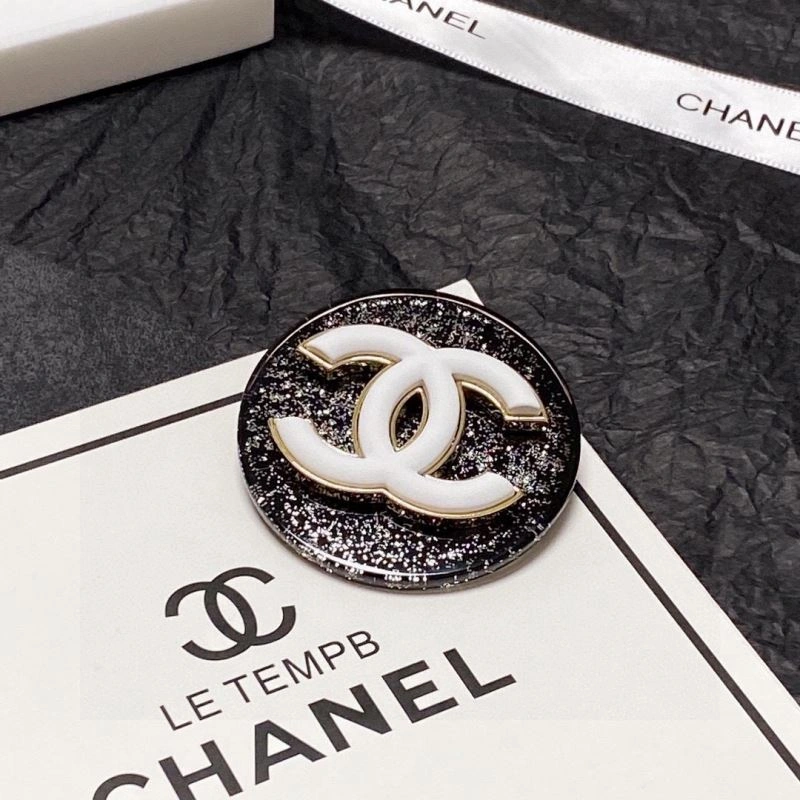 Cozy Chxnxl Brooches 292985
