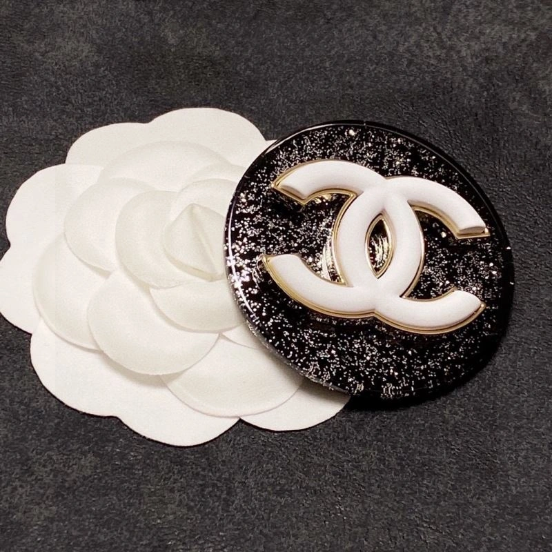 Cozy Chxnxl Brooches 292985