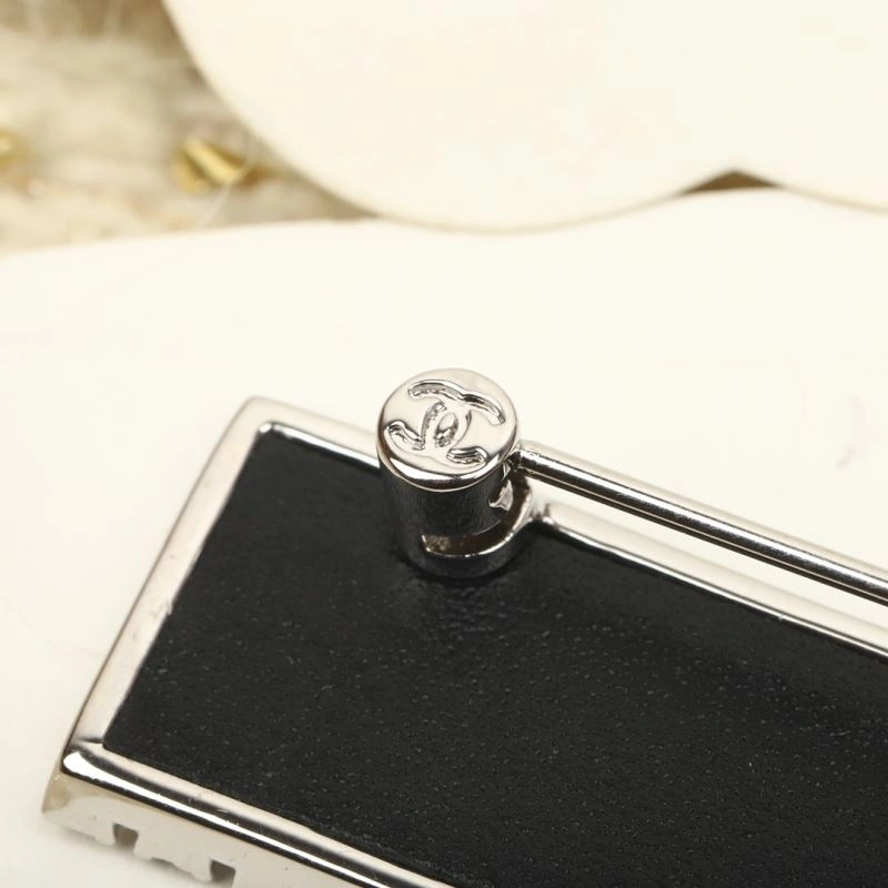 Versatile Chxnxl Brooches 292986