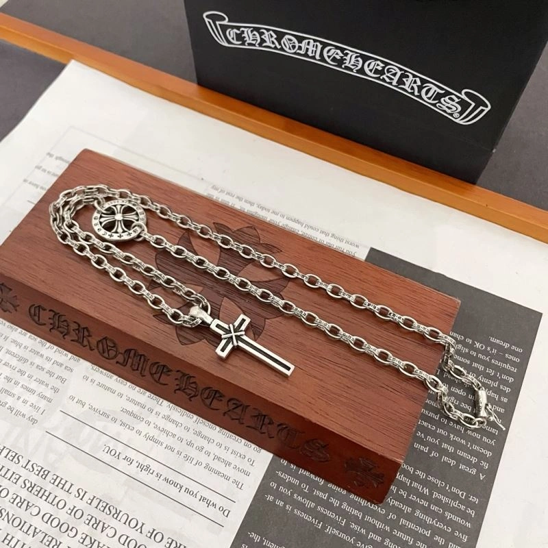 WellDesigned Chrxmx Hxxrts Necklaces 301174