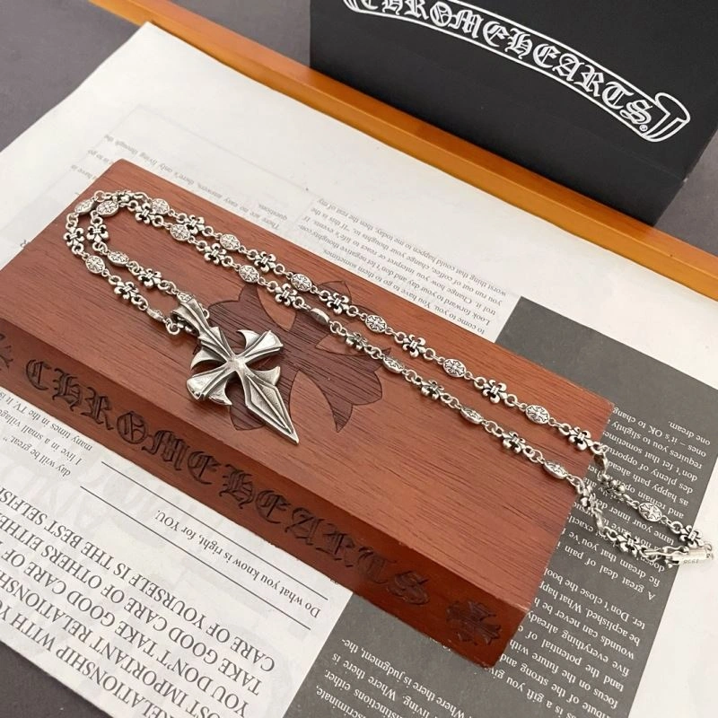 WellDesigned Chrxmx Hxxrts Necklaces 301169