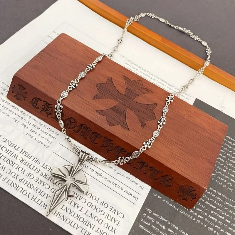 WellDesigned Chrxmx Hxxrts Necklaces 301169