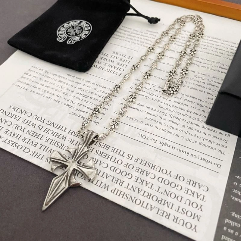 WellDesigned Chrxmx Hxxrts Necklaces 301169