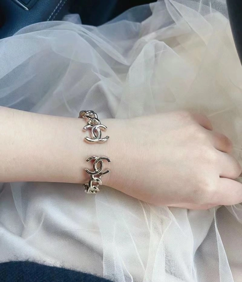 WellDesigned Chxnxl Bracelets 293147