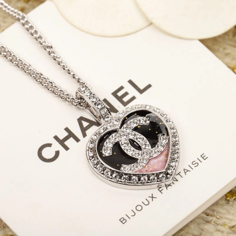 WellDesigned Chxnxl Brooches 292946