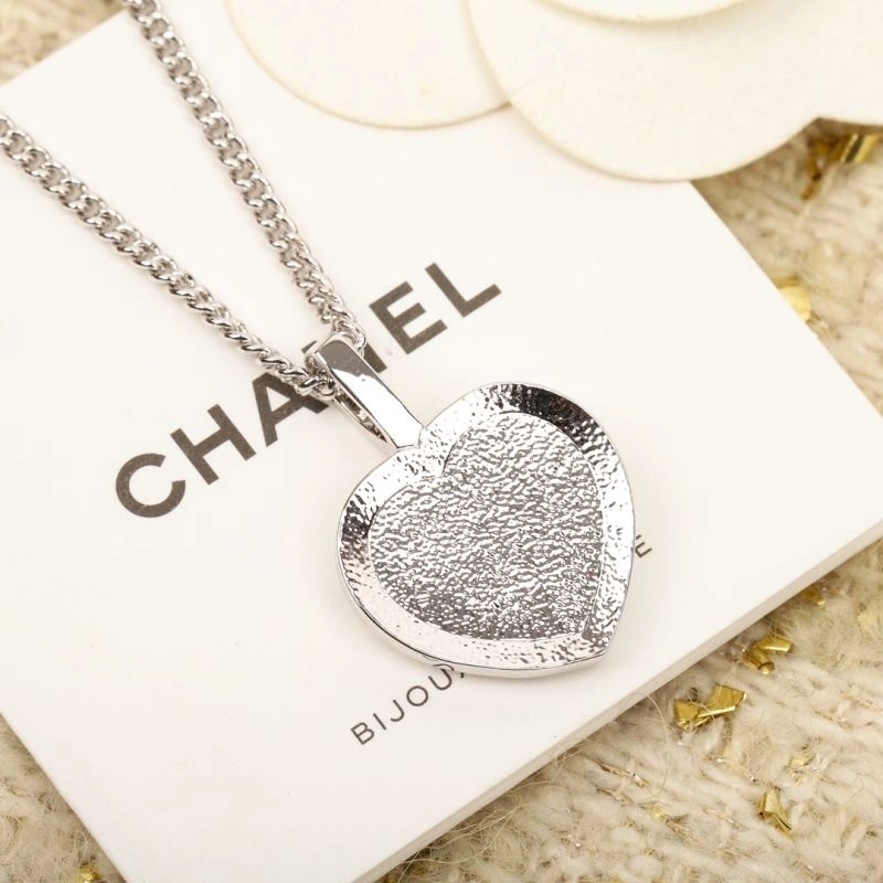 WellDesigned Chxnxl Brooches 292946