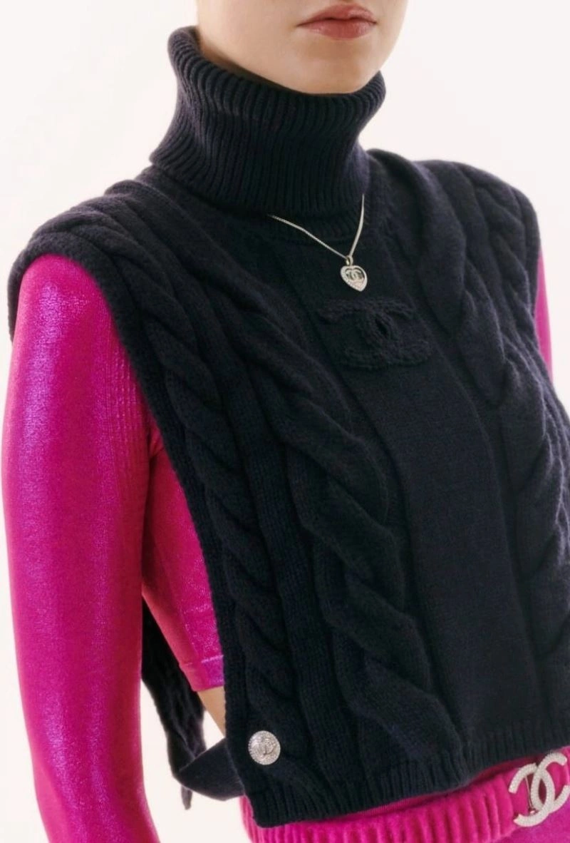 WellDesigned Chxnxl Brooches 292946