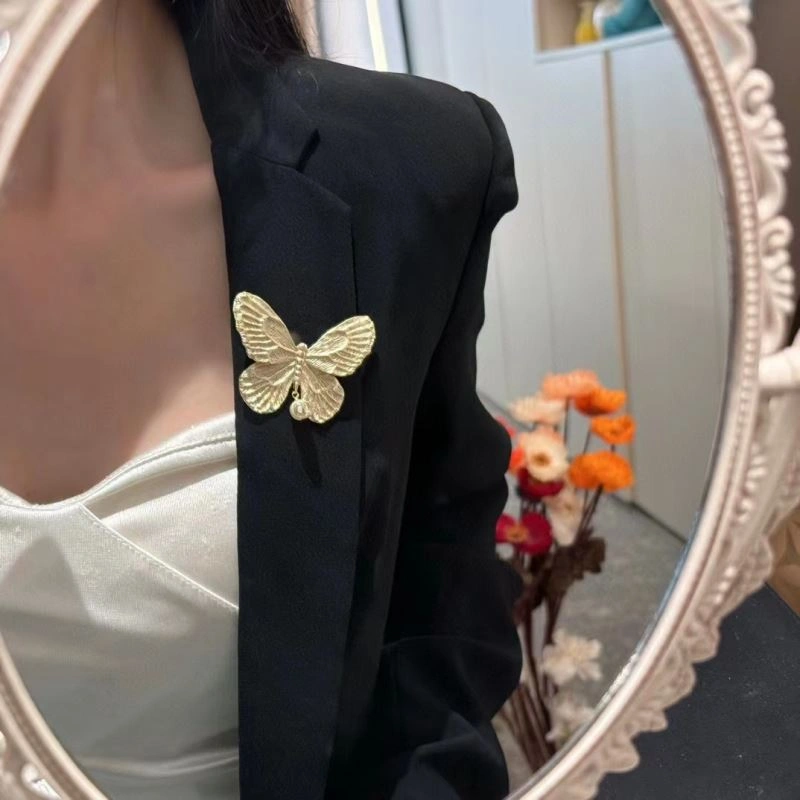Christian Dxxr Brooches Flexible 295459