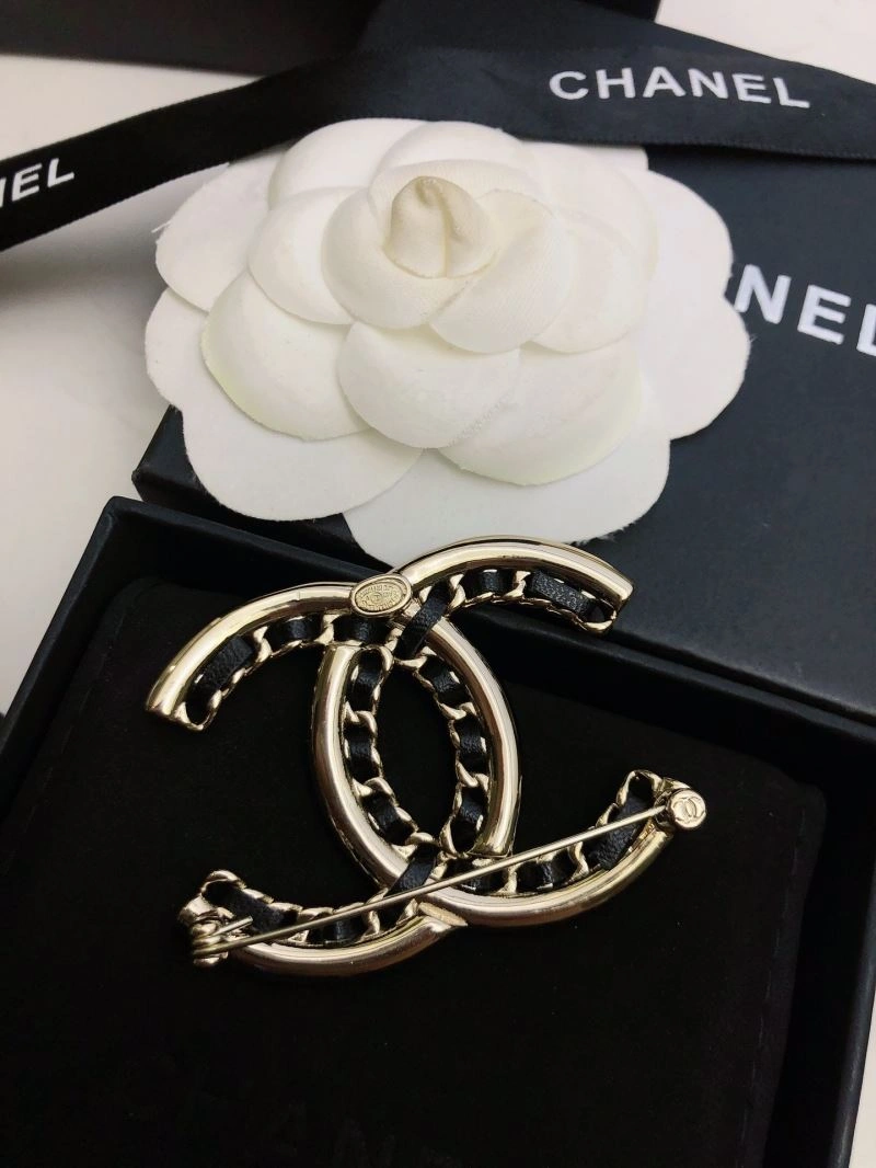 Vibrant Chxnxl Brooches 292940