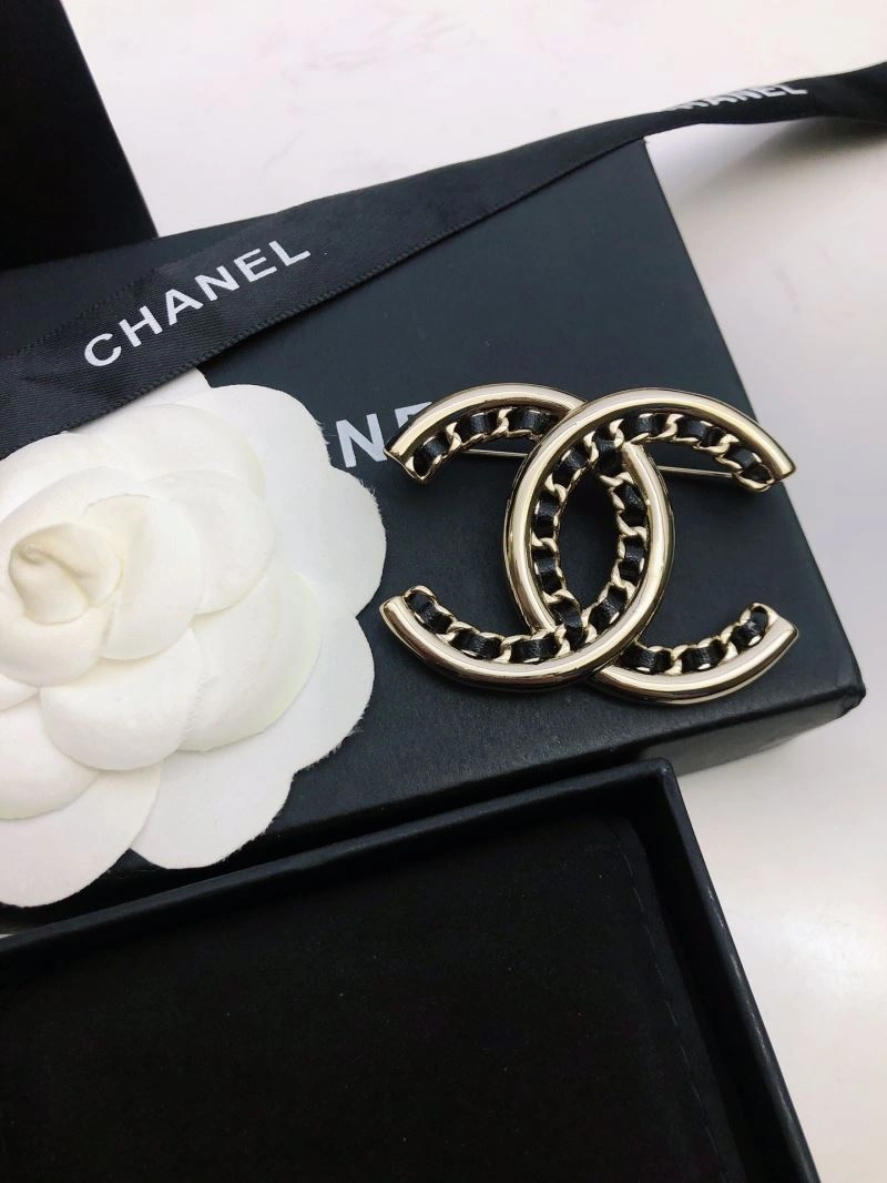 Vibrant Chxnxl Brooches 292940
