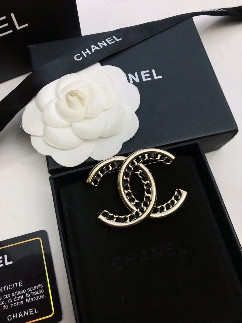 Vibrant Chxnxl Brooches 292940