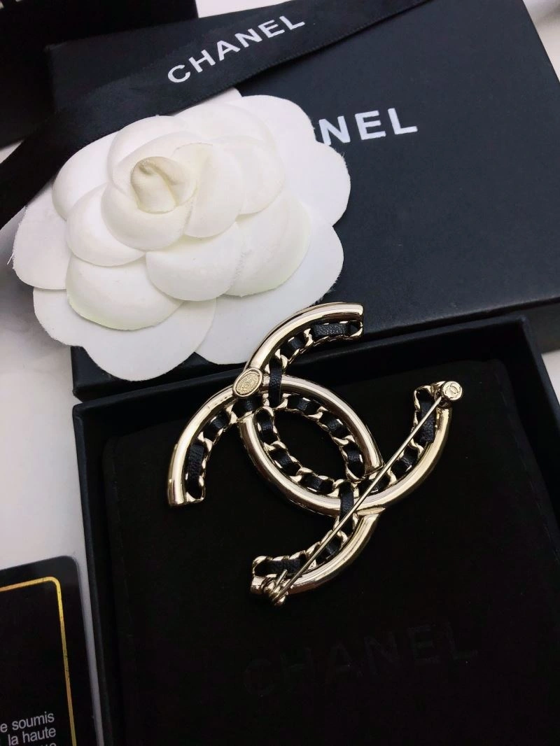 Vibrant Chxnxl Brooches 292940