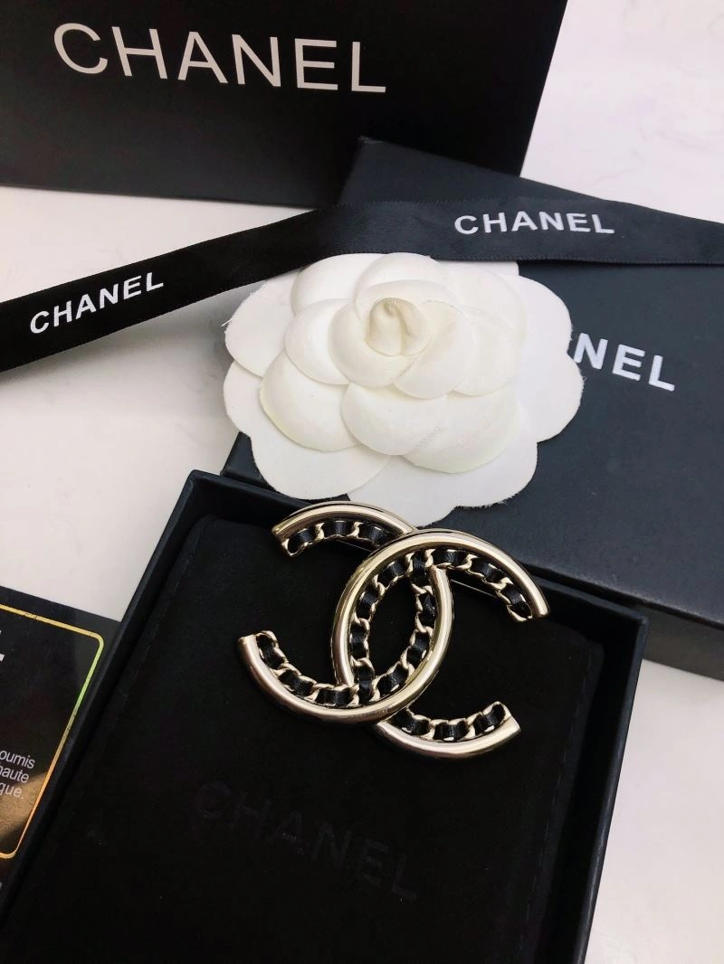 Vibrant Chxnxl Brooches 292940